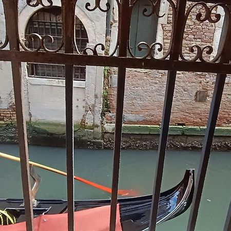 Ca Del Gambero Canal View Venedig Exteriör bild