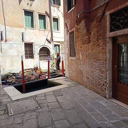 Ca Del Gambero Canal View Venedig Exteriör bild