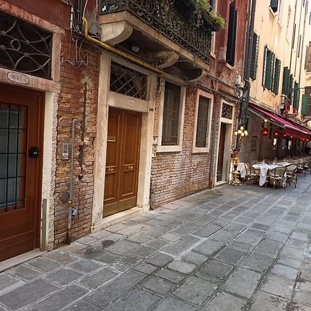 Ca Del Gambero Canal View Venedig Exteriör bild