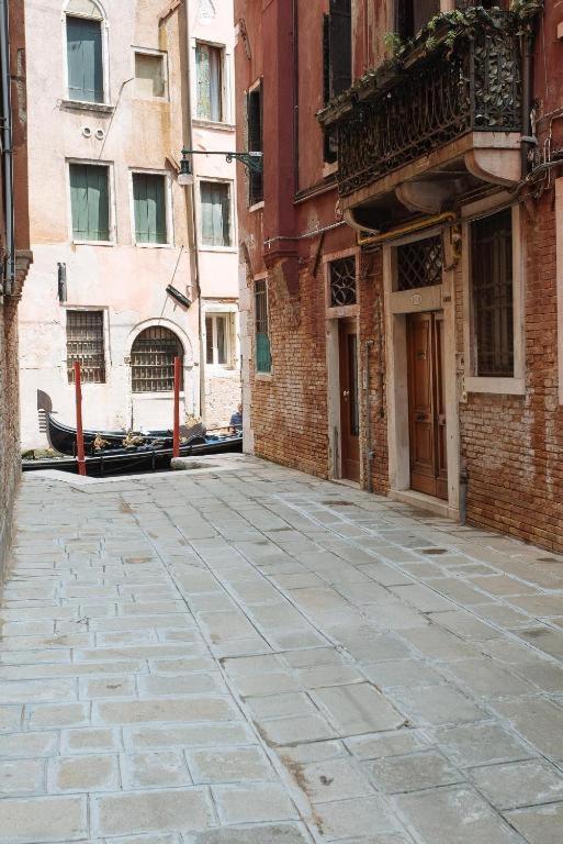 Ca Del Gambero Canal View Venedig Exteriör bild